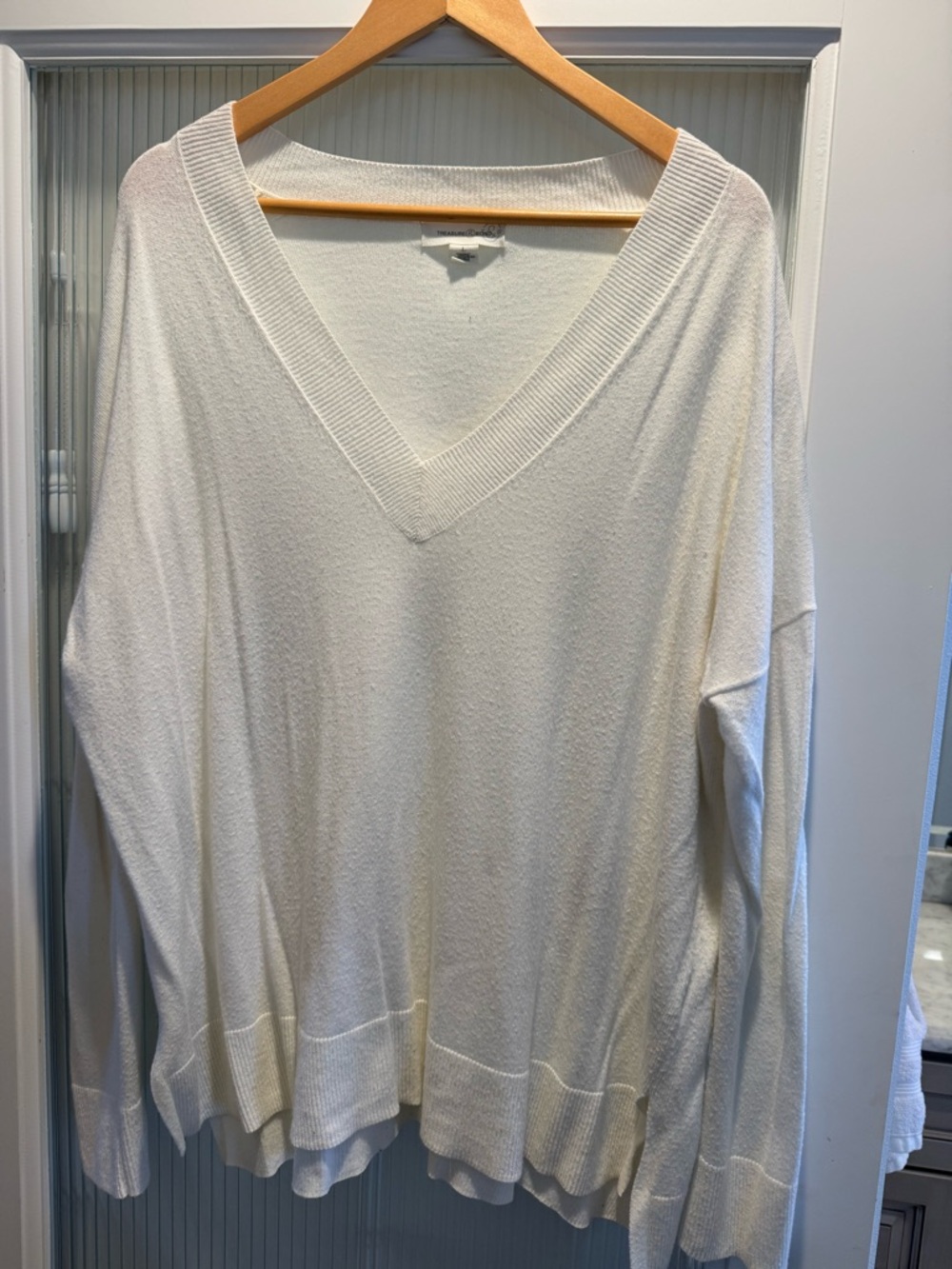 Treasure & Bond V-Neck Lightweight White Sweater